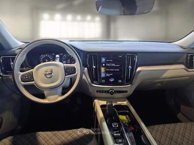 Volvo V60 VOLVO V60 B4 AUTOM. MOM. BUSINESS PRO STATION WAGON usata Roma