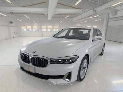 BMW Serie 5 518d BMW SERIE 5 518D 48V LUXURY AUTO 4 PORTE BERLINA usata Pozzuoli