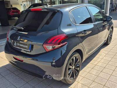 Peugeot 208 208 I 2015 5p 1.2 puretech 82cv Black Line Grigio usata Massa