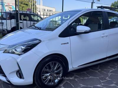 Toyota Yaris 5p 1.5h Active Hybrid 101CV PARI AL NUOVO Bianco usata Lesmo