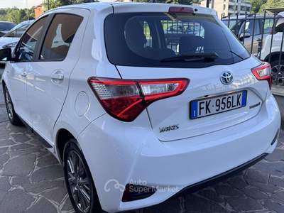 Toyota Yaris 5p 1.5h Active Hybrid 101CV PARI AL NUOVO Bianco usata Lesmo