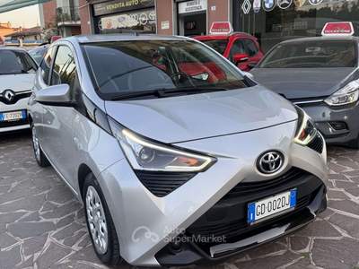 Toyota Aygo 5p CONNECT 1.0 VVT-I x-clusiv 72cv Km 22000 Argento usata Lesmo