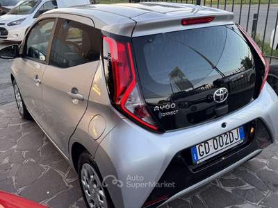 Toyota Aygo 5p CONNECT 1.0 VVT-I x-clusiv 72cv Km 22000 Argento usata Lesmo