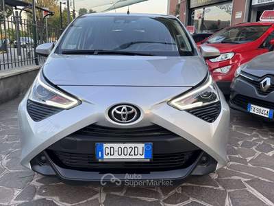 Toyota Aygo 5p CONNECT 1.0 VVT-I x-clusiv 72cv Km 22000 Argento usata Lesmo