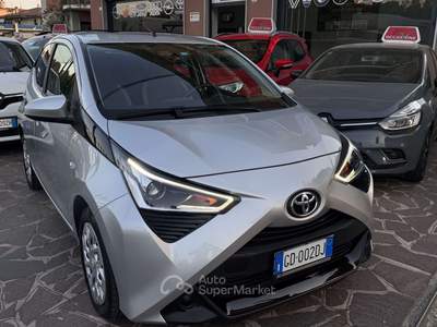 Toyota Aygo 5p CONNECT 1.0 VVT-I x-clusiv 72cv Km 22000 Argento usata Lesmo