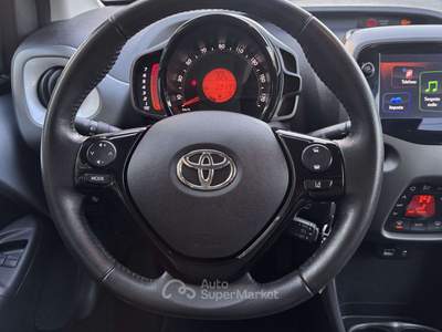 Toyota Aygo 5p CONNECT 1.0 VVT-I x-clusiv 72cv Km 22000 Argento usata Lesmo