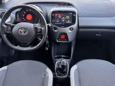 Toyota Aygo 5p CONNECT 1.0 VVT-I x-clusiv 72cv Km 22000 Argento usata Lesmo