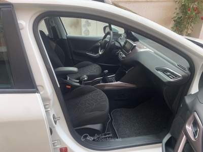 Peugeot 2008 Active Bianco usata Roma
