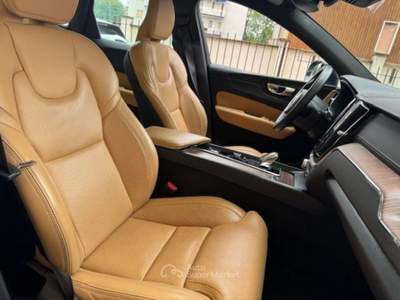 Volvo XC60 B4 AWD Geartronic Inscription Blu/Azzurro usata Sesto San Giovanni