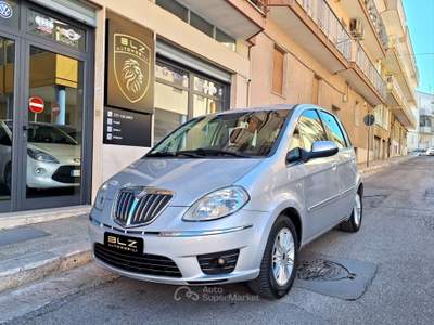 Lancia Musa Platino Ecochic GPL Argento usata Castellana Grotte
