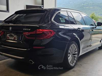 BMW Serie 5 520d 520 Serie 5 G31 Touring 520d Luxury Autom. Nero usata Cogollo del Cengio