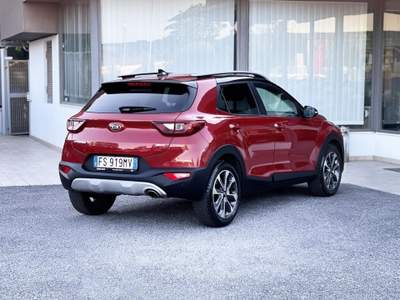 Kia Stonic 120CV E6 Neo. Automatica - 2018 Rosso usata Roma