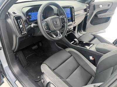 Volvo XC40 PURE ELECTRIC SINGLE MOTOR FWD PLUS Grigio usata Bassano del Grappa