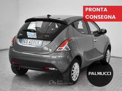 Lancia Ypsilon 1.0 FireFly 70cv Hybrid Silver Plus Grigio usata Prato
