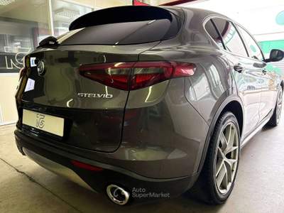 Alfa Romeo Stelvio 2.2 t Executive Q4 210cv auto - Tetto apribile - Gancio traino Grigio usata Trento