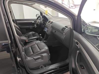 Volkswagen Touran Touran 2.0 tdi Highline 170cv dpf 7POSTI Nero usata Striano