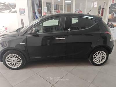 Lancia Ypsilon Ypsilon 1.2 8v Gold ecochic Gpl 69cv E6 Nero usata Striano
