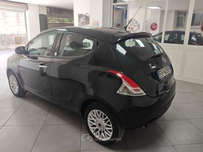 Lancia Ypsilon Ypsilon 1.2 8v Gold ecochic Gpl 69cv E6 Nero usata Striano