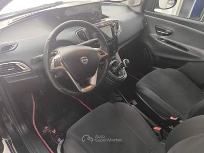 Lancia Ypsilon Ypsilon 1.2 8v Gold ecochic Gpl 69cv E6 Nero usata Striano