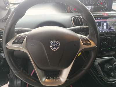 Lancia Ypsilon Ypsilon 1.2 8v Gold ecochic Gpl 69cv E6 Nero usata Striano
