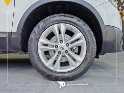 Nissan Qashqai 1.5 dci Acenta Dpf FL Bianco usata Marano di Napoli