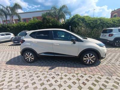 Renault Captur Captur TCe 12V 90 CV Business Beige usata Cimitile