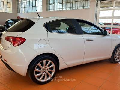 Alfa Romeo Giulietta Distinctive Bianco usata Vercelli
