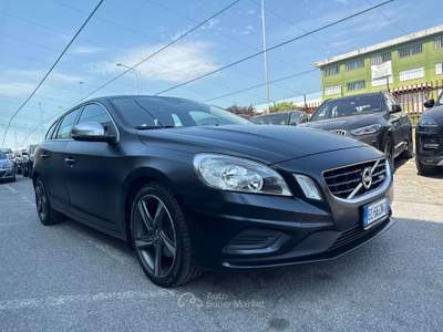 Volvo V60 2.0 d4  R-design geartronic Nero usata Lallio