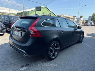 Volvo V60 2.0 d4  R-design geartronic Nero usata Lallio