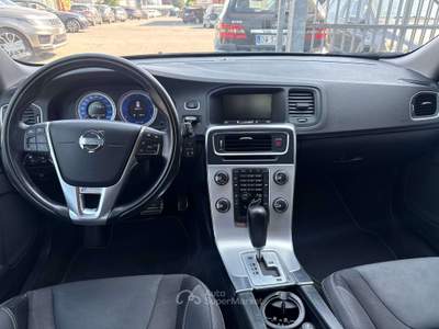 Volvo V60 2.0 d4  R-design geartronic Nero usata Lallio