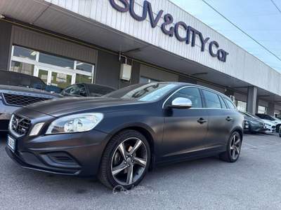 Volvo V60 2.0 d4  R-design geartronic Nero usata Lallio