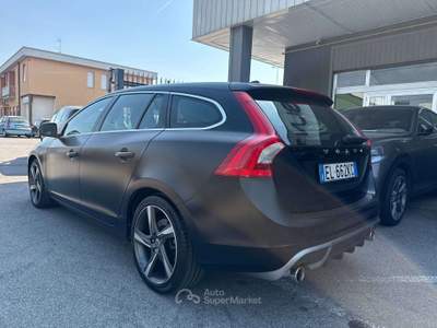 Volvo V60 2.0 d4  R-design geartronic Nero usata Lallio