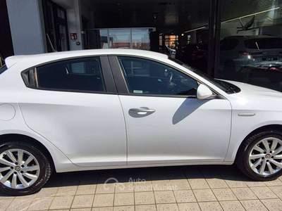 Alfa Romeo Giulietta Giulietta III 2016 1.6 jtdm Super 120cv Bianco usata Massa