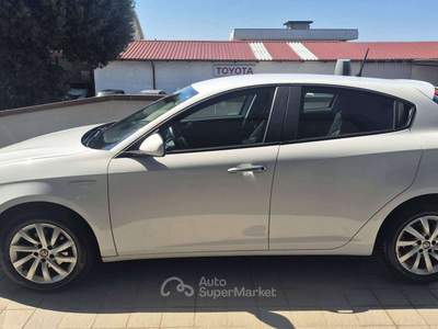 Alfa Romeo Giulietta Giulietta III 2016 1.6 jtdm Super 120cv Bianco usata Massa