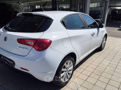Alfa Romeo Giulietta Giulietta III 2016 1.6 jtdm Super 120cv Bianco usata Massa