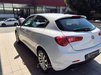 Alfa Romeo Giulietta Giulietta III 2016 1.6 jtdm Super 120cv Bianco usata Massa