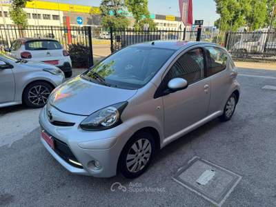 Toyota Aygo 1.0 68cv Lounge connect m-mt Grigio usata Cernusco sul Naviglio