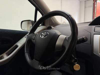 Toyota Yaris 3 PORTE NAVI Nero usata Trento