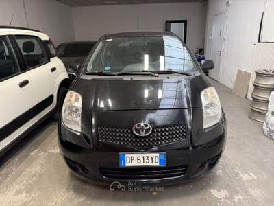 Toyota Yaris 3 PORTE NAVI Nero usata Trento