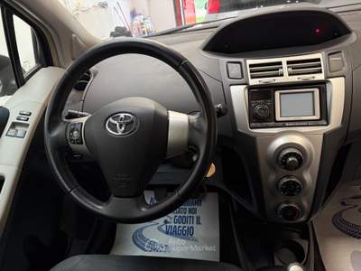 Toyota Yaris 3 PORTE NAVI Nero usata Trento