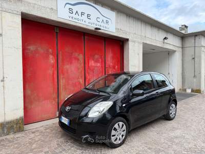 Toyota Yaris 3 PORTE NAVI Nero usata Trento