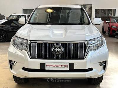 Toyota Land Cruiser 2.8 d-4d Lounge auto - Gancio Traino Rosso usata Paderno Dugnano