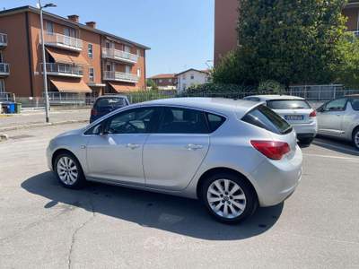 Opel Astra 5p 1.7 cdti Cosmo 110cv Argento usata Treviglio