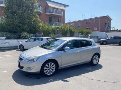 Opel Astra 5p 1.7 cdti Cosmo 110cv Argento usata Treviglio