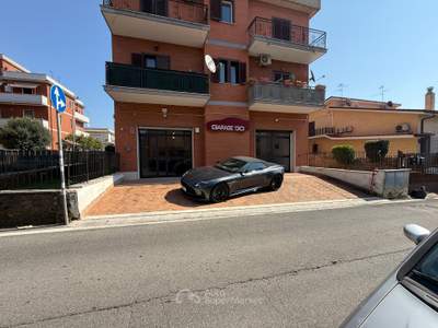 Aston Martin DB12 DB12 Volante 4.0 V8 auto Grigio usata Roma
