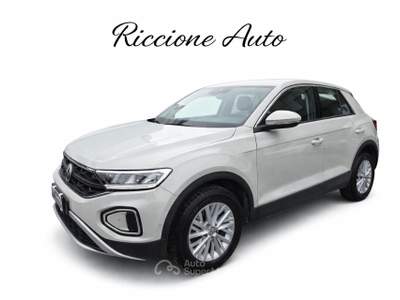 Volkswagen T-Roc T-Roc 1.0 TSI: 110CV, consumi bassi, interni tech e look unico Bianco usata Riccione