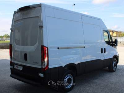 Iveco Daily 2.3 E6 L2H2-CRUISE-CONTROLL Bianco usata TAGLIO DI PO