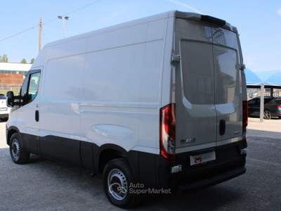 Iveco Daily 2.3 E6 L2H2-CRUISE-CONTROLL Bianco usata TAGLIO DI PO