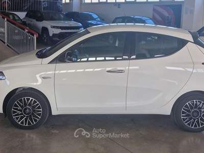 Lancia Ypsilon Ypsilon 1.0 firefly hybrid Platino s&s 70cv Bianco usata Orvieto