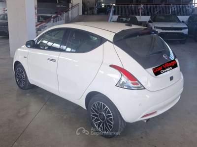Lancia Ypsilon Ypsilon 1.0 firefly hybrid Platino s&s 70cv Bianco usata Orvieto